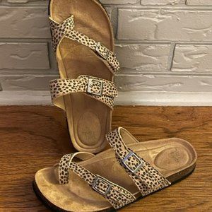 Time and Tru Leopard Cross-toe Sandal. NWOT!!